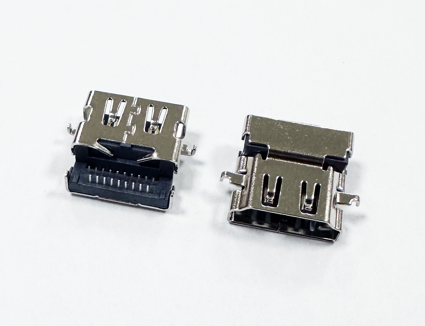 HDMI? A TYPE 反沉3.95；板上1.6；CH1.18；全插母座；不銹鋼外殼；L=13.85MM  016T3.95-19P-B
