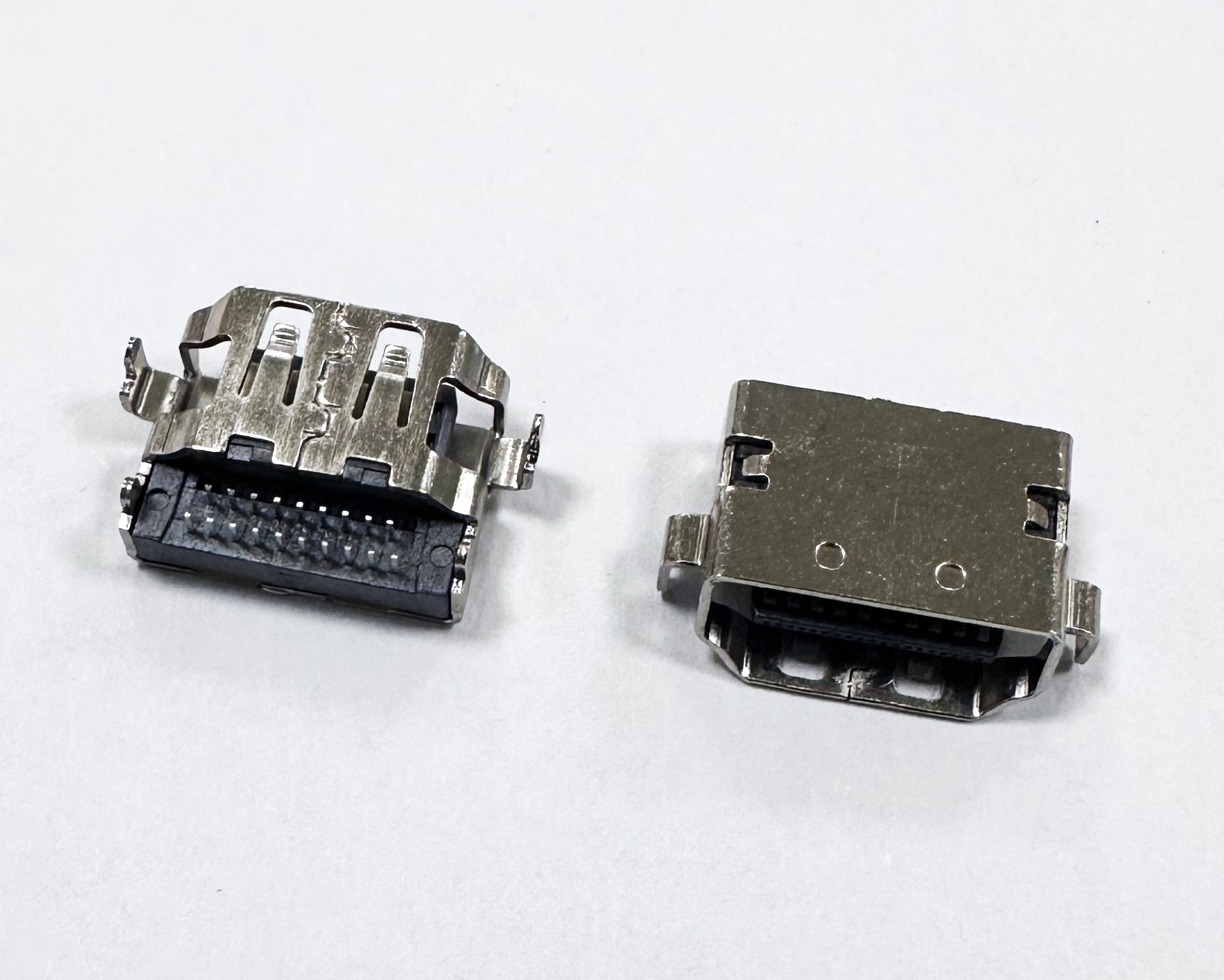 HDMI? A TYPE; 正沉1.95；斜口； 板上3.6母；不銹鋼外殼  XKD-001T1.95-19P-A